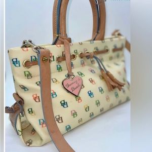 EUC Vintage Dooney and Bourke bag